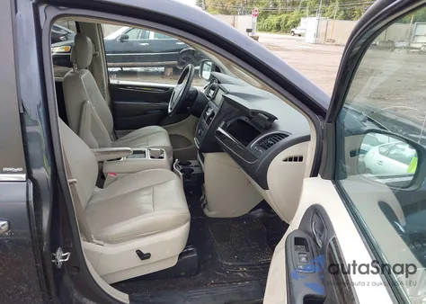 2013 Chrysler Town & Country Touring-L z USA, uszkodzony, nr VIN 2C4RC1CG8DR684708